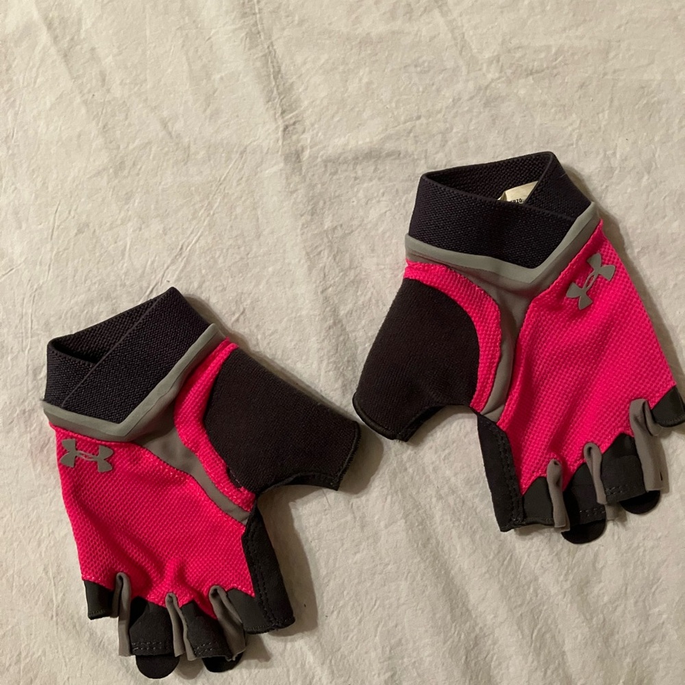 UFC Women's Pink MMA cardio gloves - Picture 6 of 12